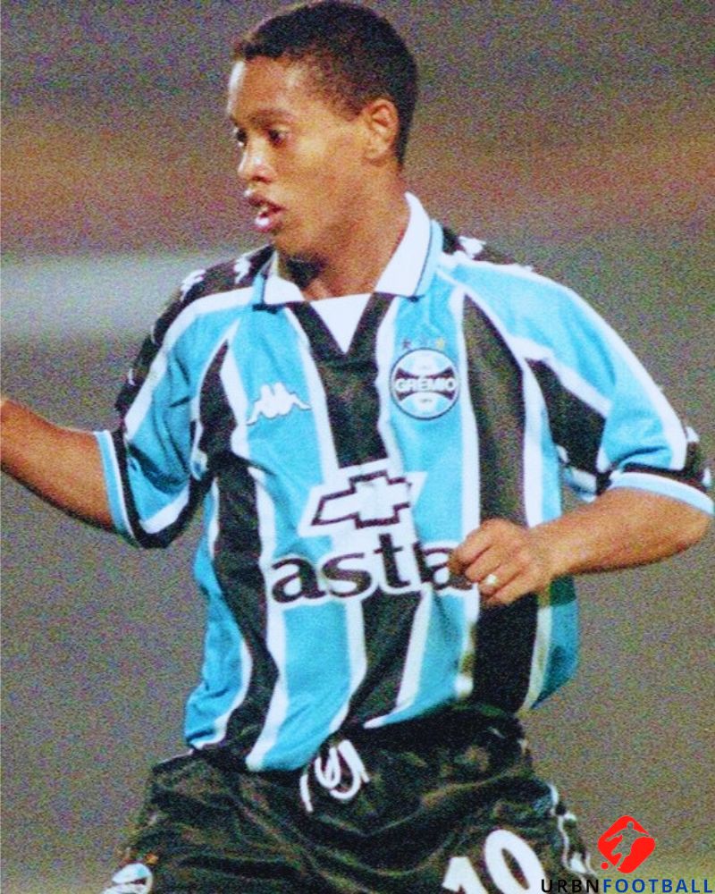RONALDINHO 2000-01 (Gre)